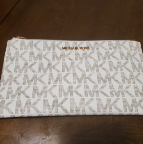 Michael Kors Wristlet - Picture 2 of 10
